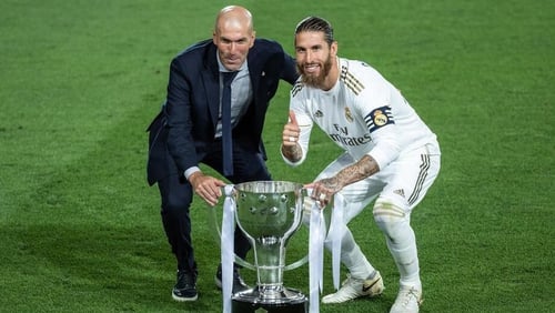 Sergio Ramos (R) and Zinedine Zidane celebrate with the league trophy