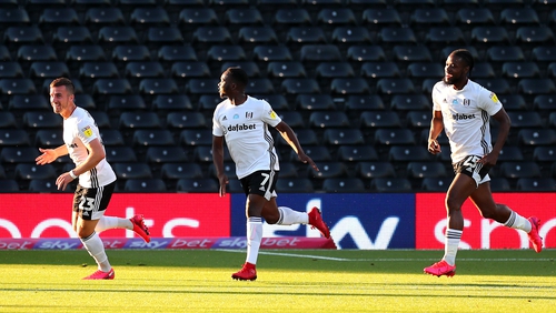Neeskens Kebano celebrates Fulham's goal