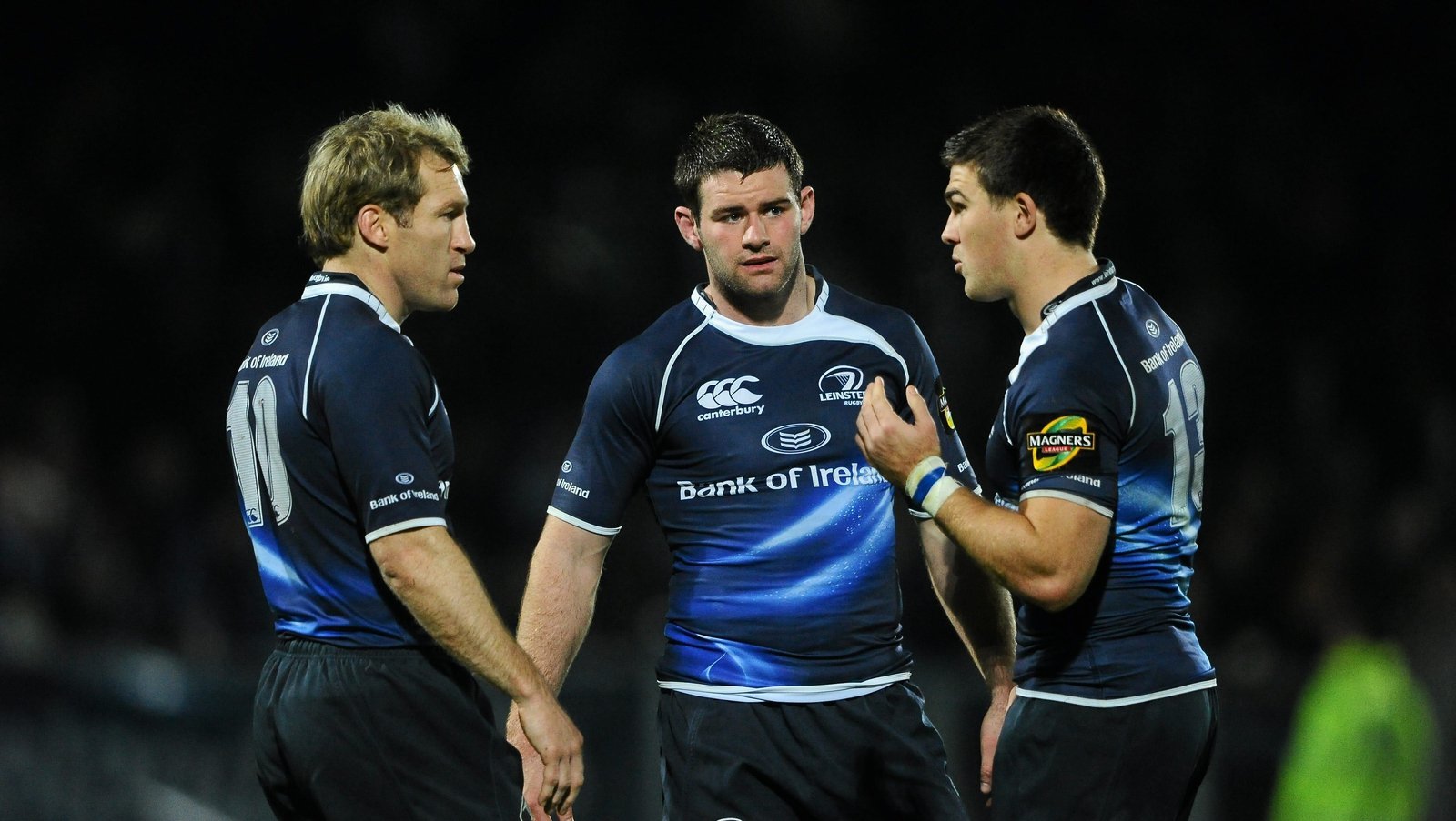 Image - Shaun Berne, Fergus McFadden and Eoin O'Malley in conversation during a Leinster match in 2010