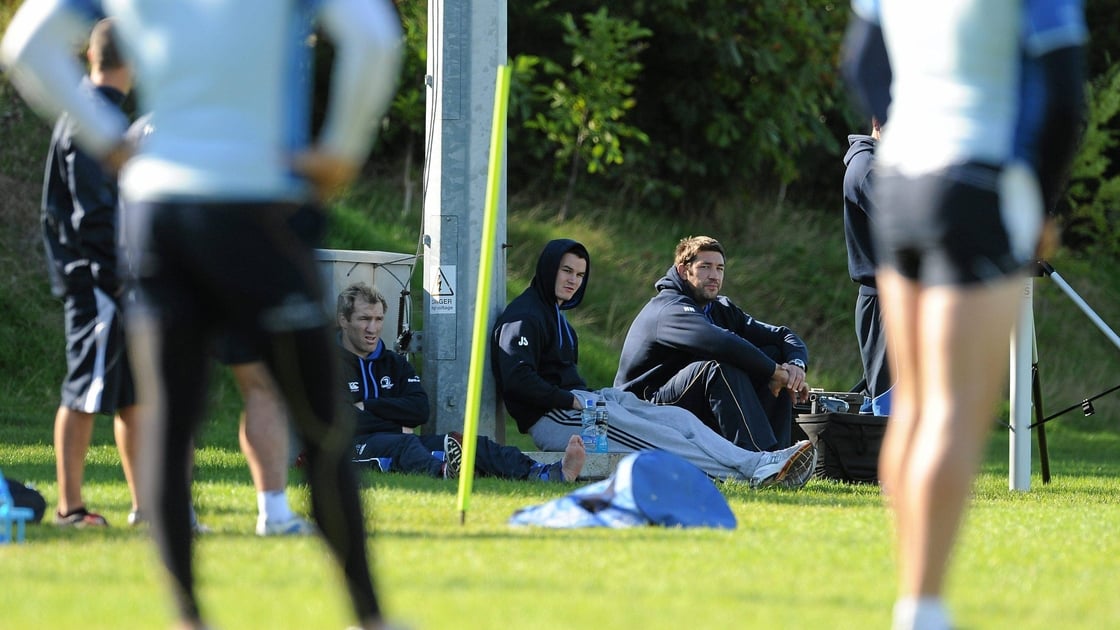 Image - Shaun Berne, Jonathan Sexton and Nathan Hines watch on during a 2010 training session