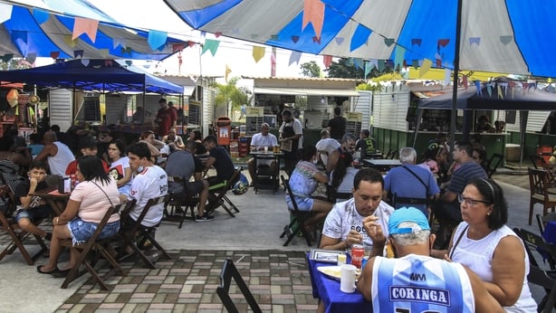 Street market reopens in Brazil