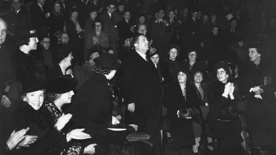 1939: Irish born American Tenor John McCormack (1884 - 1945), takes the applause at one of his final performances at the Royal Albert Hall in London. (Photo by London Express/Getty Images)