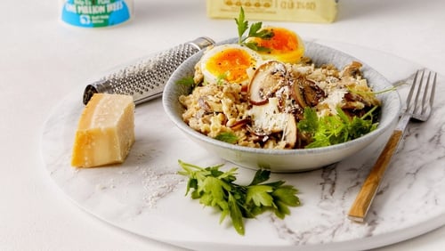 Savoury oats with mushrooms and eggs