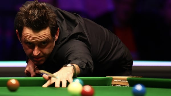 Six-time world champion Ronnie O'Sullivan stepped up a gear after losing the opening frame of Saturday's evening session