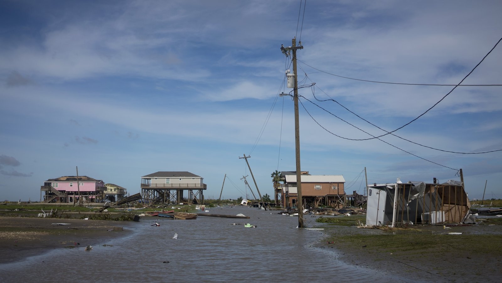 US counts cost of destructive Hurricane Laura, 4 dead