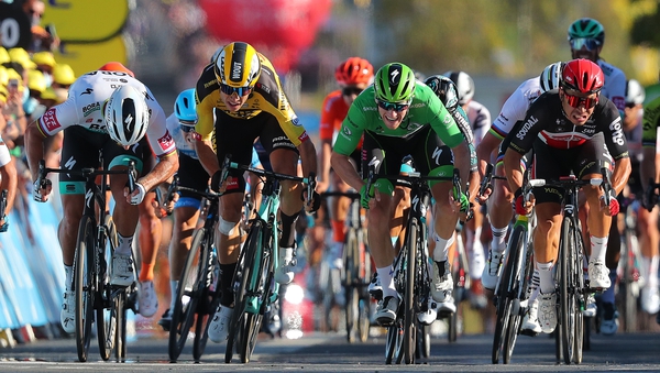 Bennett (in green) is edged out on the line by Ewan (in black) and Sagan (in white)