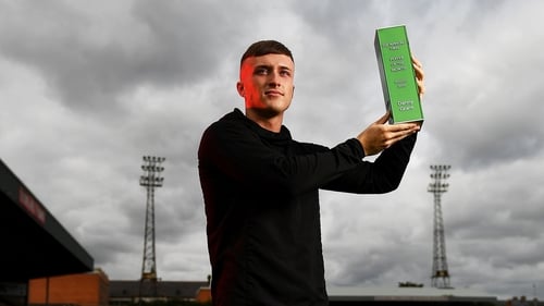 Danny Grant with his SSE Airtricity SWAI Player of the Month award