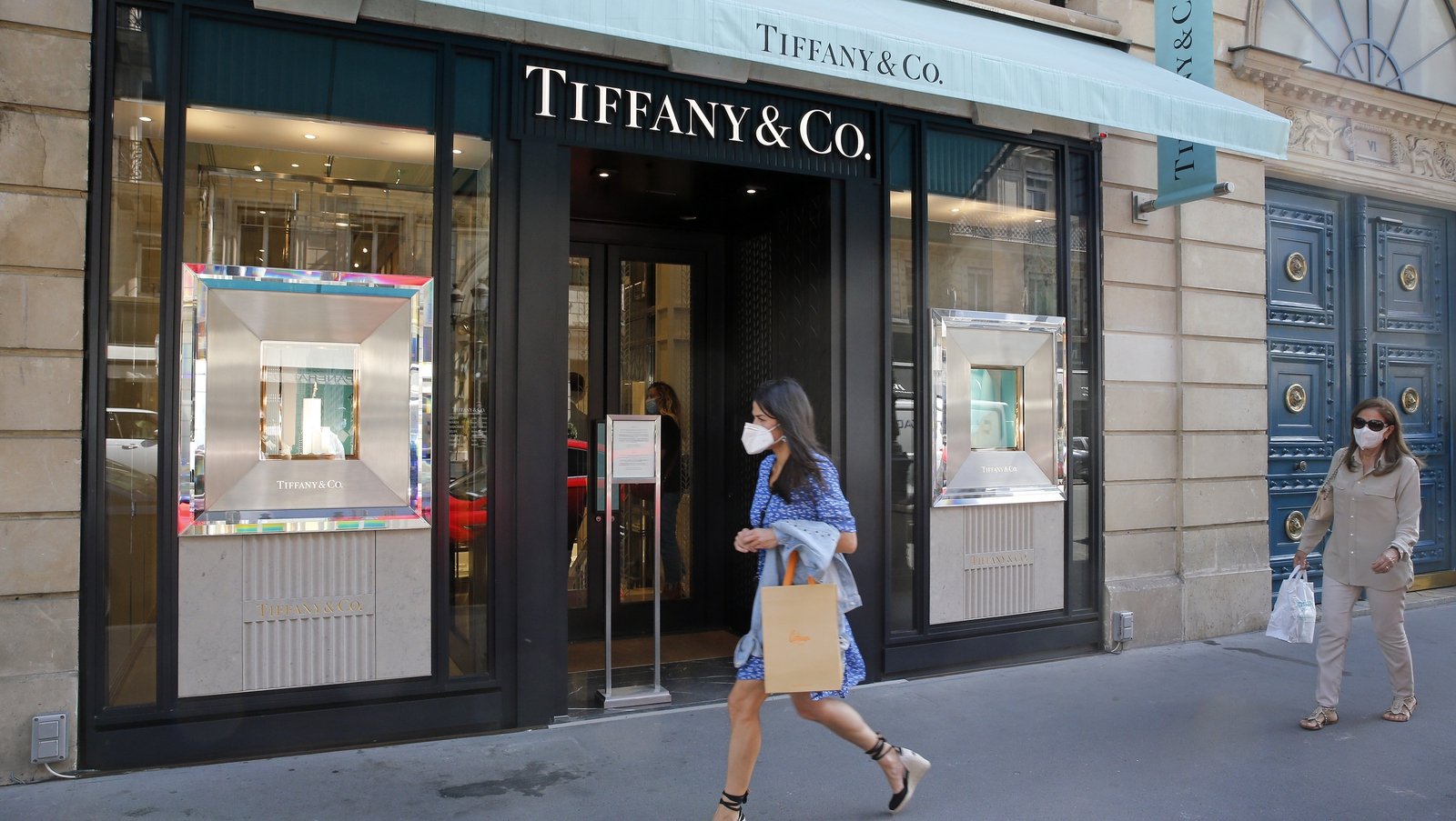 Tiffany-LVMH Deal May Be Saved, Say Analysts