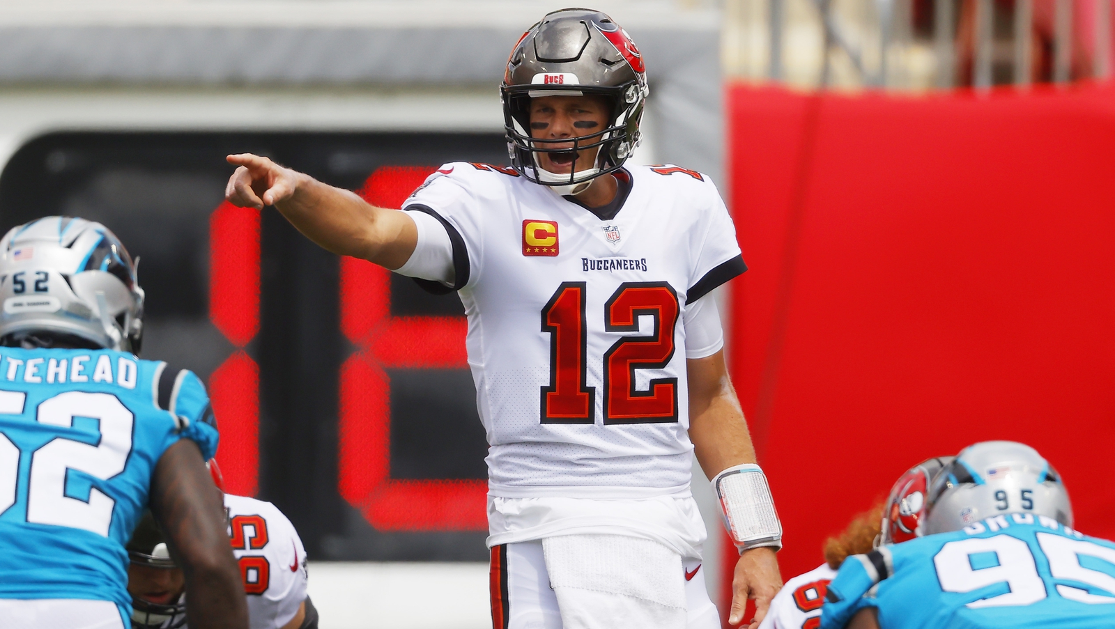 Brady, Fournette lead Bucs over Panthers 31-17