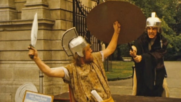 Dublin Street Performance (1975)