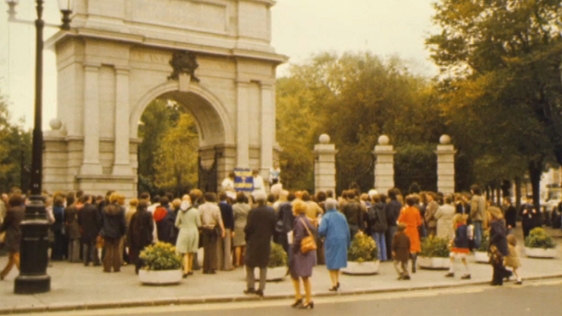 Dublin Street Performance (1975)
