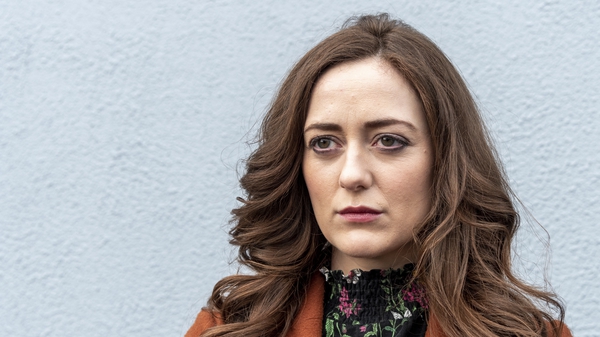 Dee gets her revenge when she drugs Mack and leaves with Bláithín