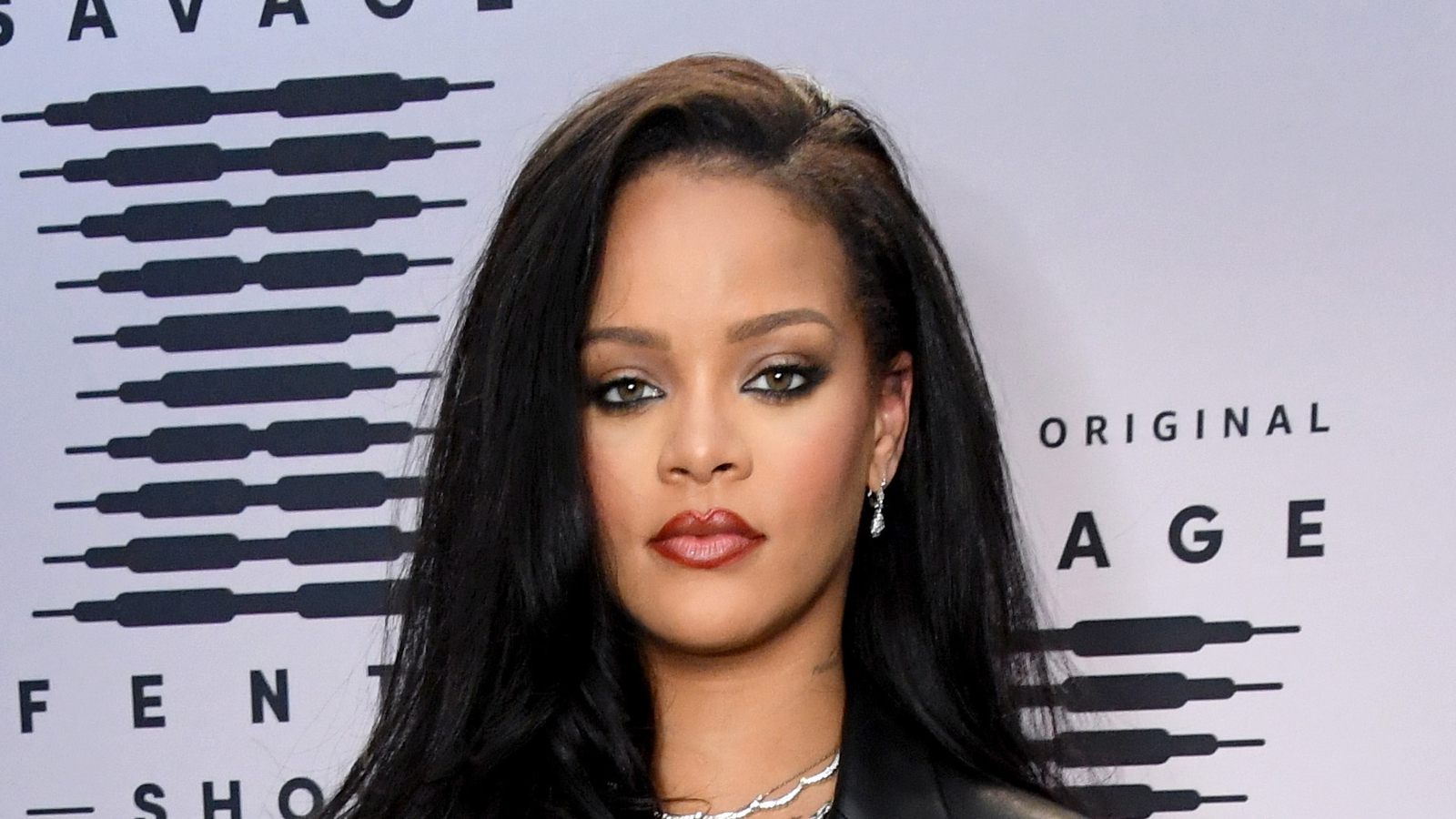 Rihanna Says Sorry To Muslim Community