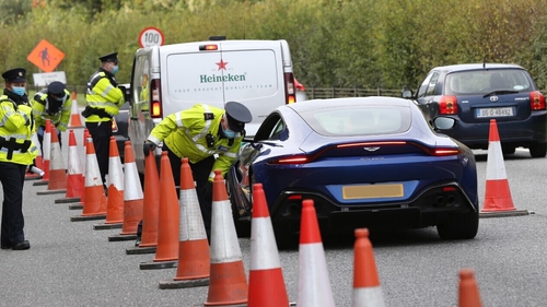 A garda checkpoint on the N11 near Bray this morning (Pic: Rollling News.ie)