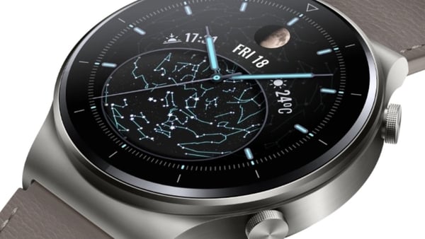 The Huawei Watch GT2 Pro adopt a more traditional circular design