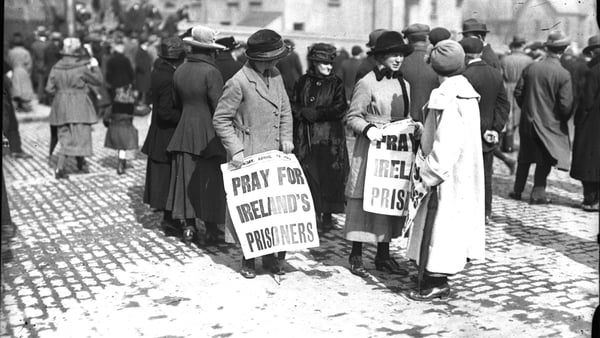 Protesters outside Mountjoy Jail in 1920. Photo: RTÉ Archive