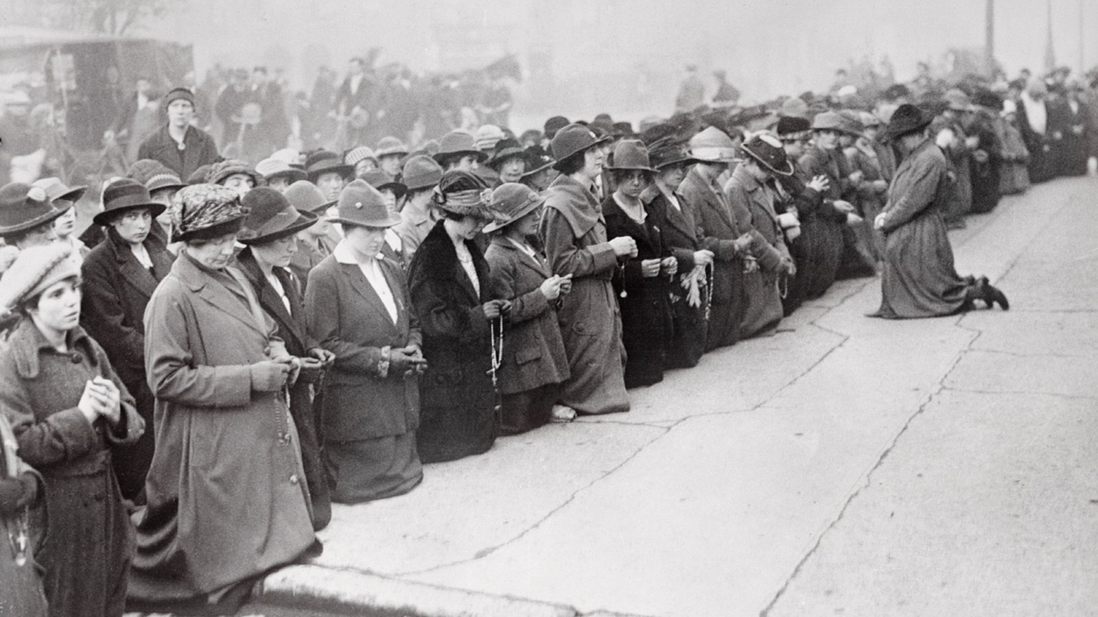 Image - Women pray in streets as Kevin Barry is hanged