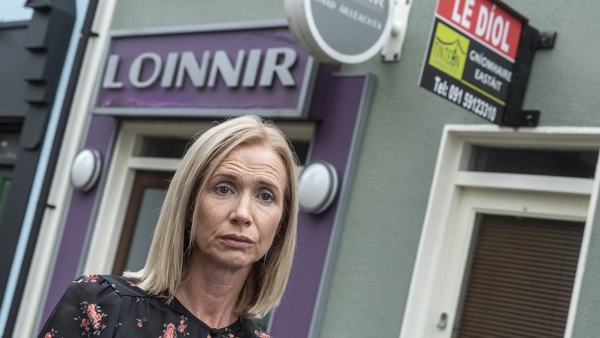 Caitríona may have to sell her salon, Loinnir in Ros na Rún