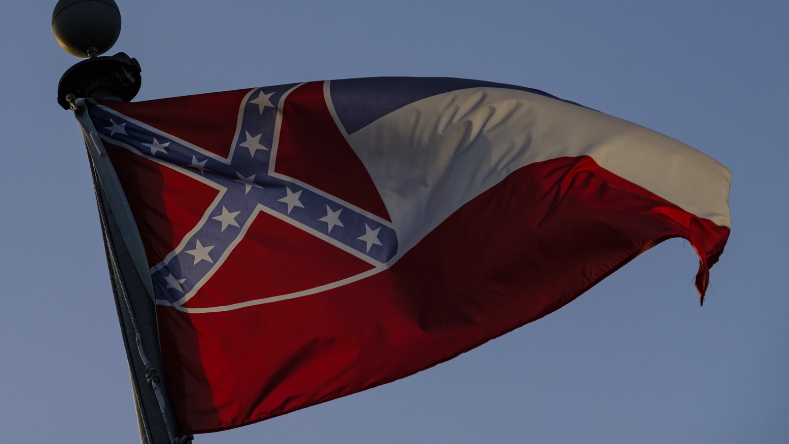 Mississippi backs new flag without Confederate emblem
