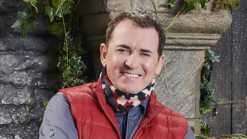 Shane Richie comes face-to-face with a viper snake