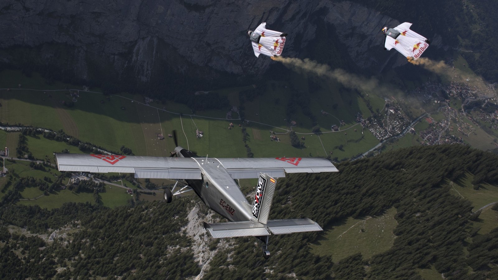 Vincent Reffet: French 'Jetman' dies in training accident