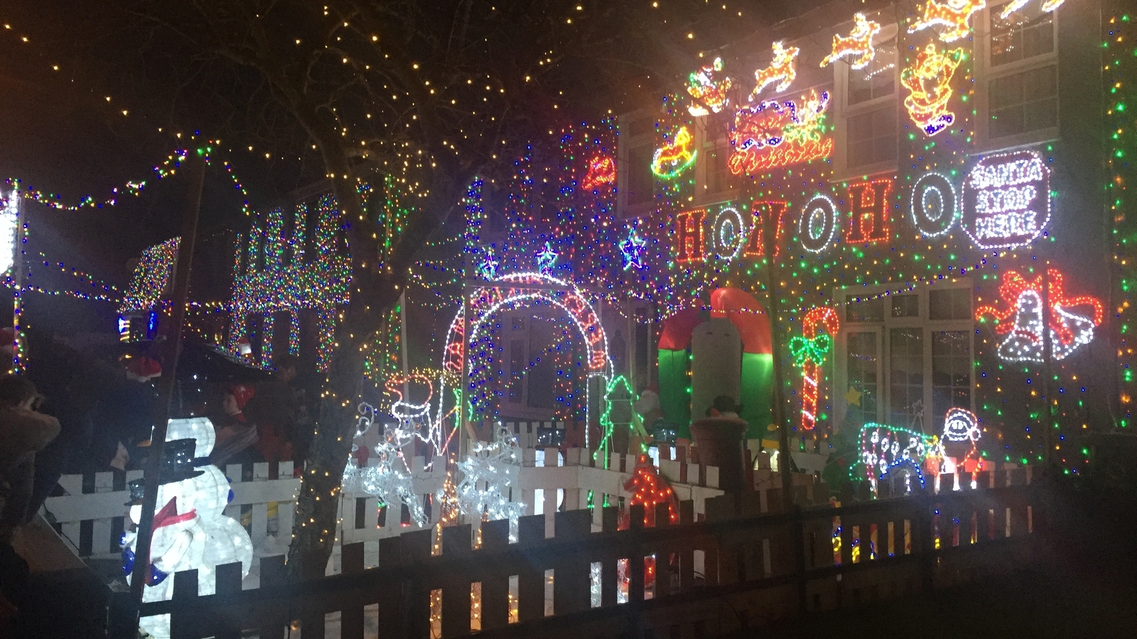 Festive lights dazzle in Dublin estate to help charity