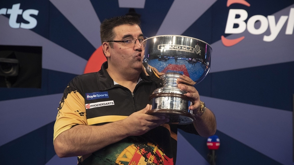 Jose De Sousa with the Eric Bristow Trophy. Image by Lawrence Lustig/PDC