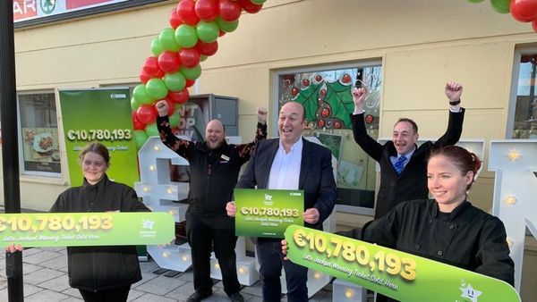 Manager Shane Cantillon and staff at the Spar store in Mount Oval, Rochestown