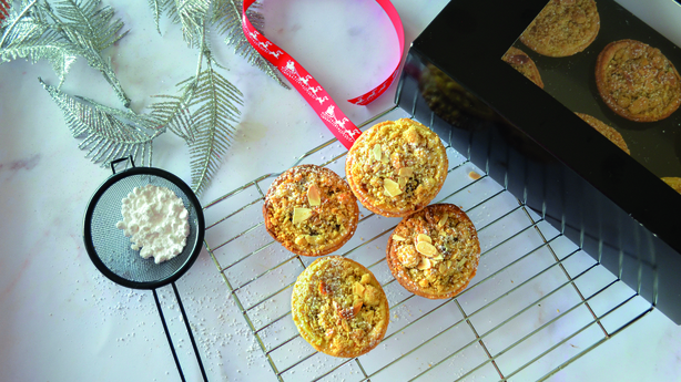 Christmas streusel mince pies