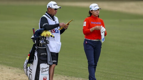 Shibuno now has a three-shot advantage