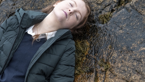 Áine gets drunk alone at the beach