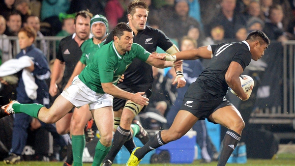 Julian Savea evades the tackle of Rob Kearney - second test in 2012
