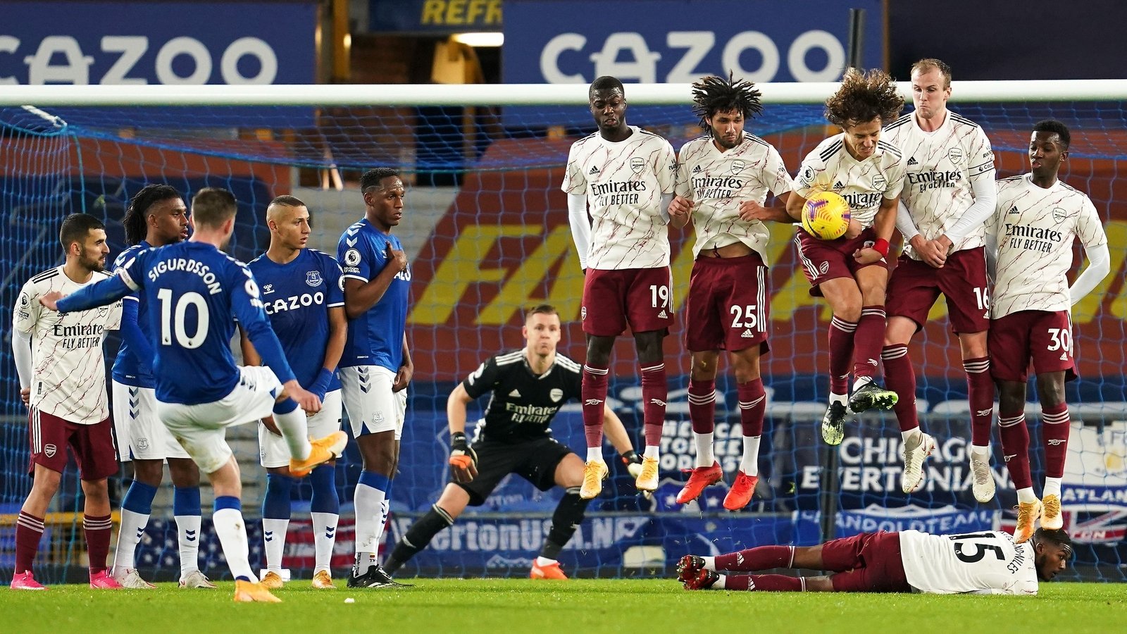 how-the-wall-makes-it-harder-to-save-free-kicks-in-soccer