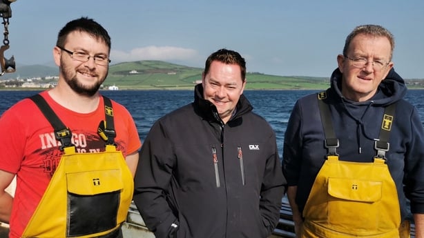 Neven with Dingle crab fishermen John O Sullivan L and Michael Brosnan