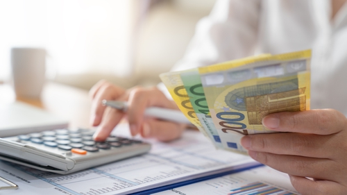 Average hourly earnings increased by 5.5% between Q4 2019 and Q4 2020, rising from €24.23 to €25.56, new CSO figures show