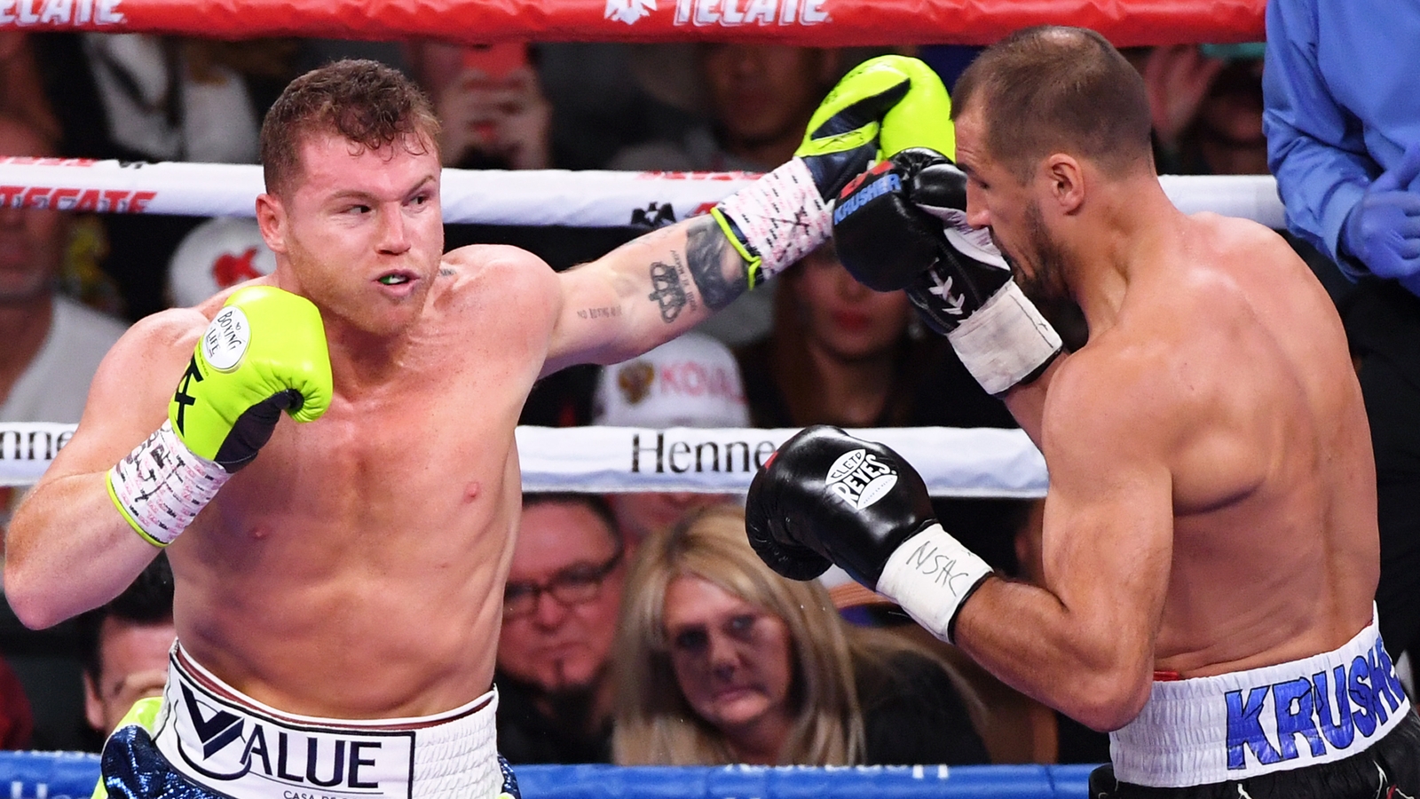 Saul 'Canelo' Alvarez wins by unanimous decision after dominant performance  over Callum Smith