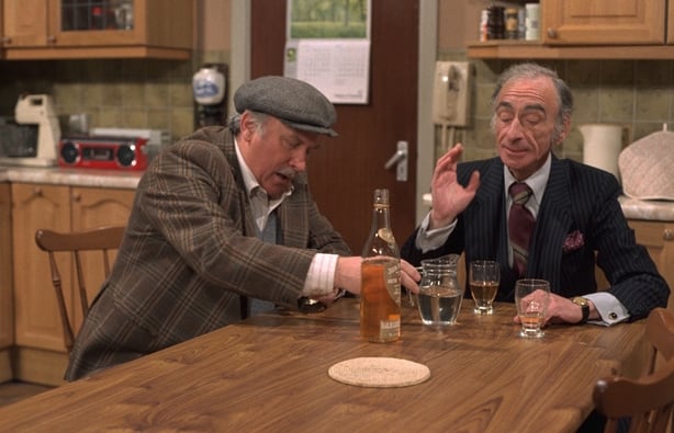 Joe Lynch and David Kelly in Glenroe (1988) 