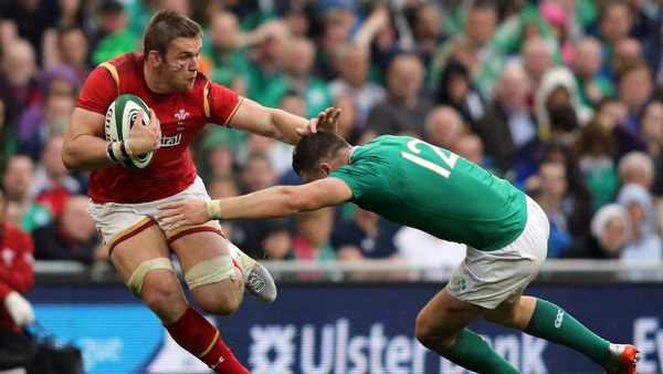 Dan Lydiate in action for Wales against Ireland in 2015