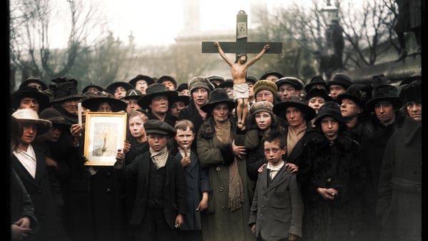 Women and children protesting at Mountjoy in 1921