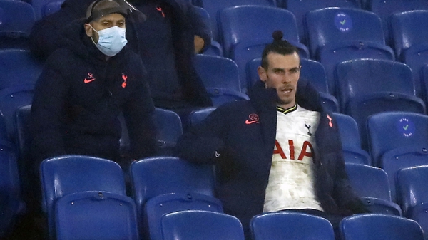 Gareth Bale (R) has spent most of his time at Spurs watching from the sidelines