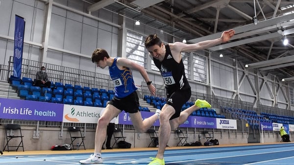 Mark English, right, dips for the line to win the Men's 800m, ahead of Cian McPhillips