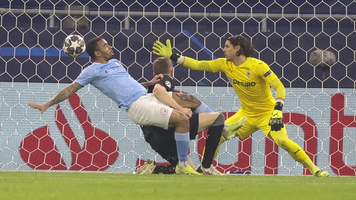 Gabriel Jesus scores Manchester City's second goal