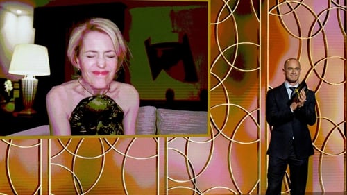 Gillian Anderson pulls a face as she wins a Golden Globe