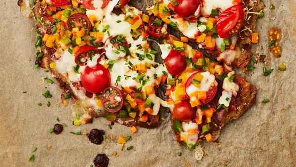 The Italian classic gets a fragrant Asian makeover with this Eat Offbeat flatbread pizza recipe.