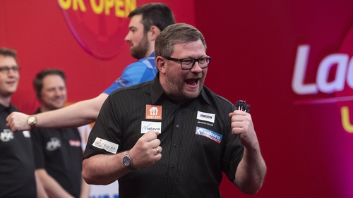 James Wade was too good for Luke Humphries in the final