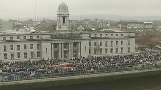 Secondary students protest at Cork City Hall (2001)