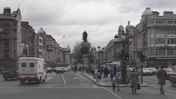 Traffic and pedestrians on O'Connell Street (1991)