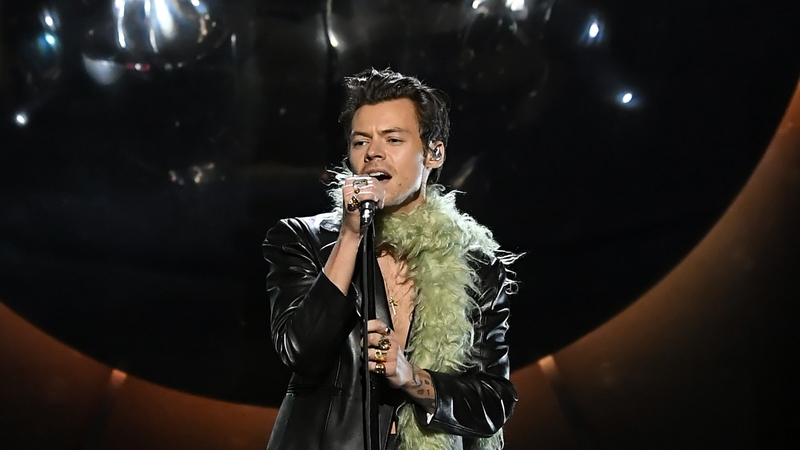 harry styles grammy performance outfit