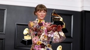 Taylor Swift with her Grammy for album of the year / Image: Jay L. Clendenin / Los Angeles Times via Getty Images