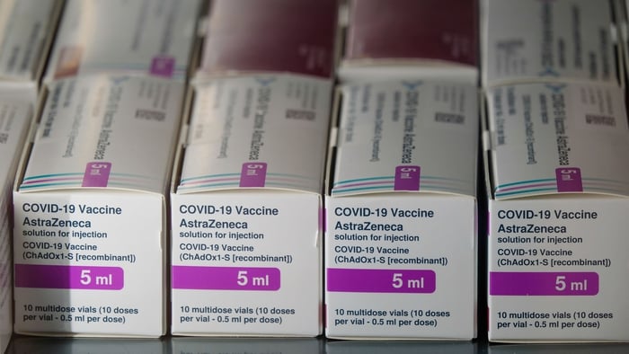 Injection for astrazeneca solution Comparing vaccines: